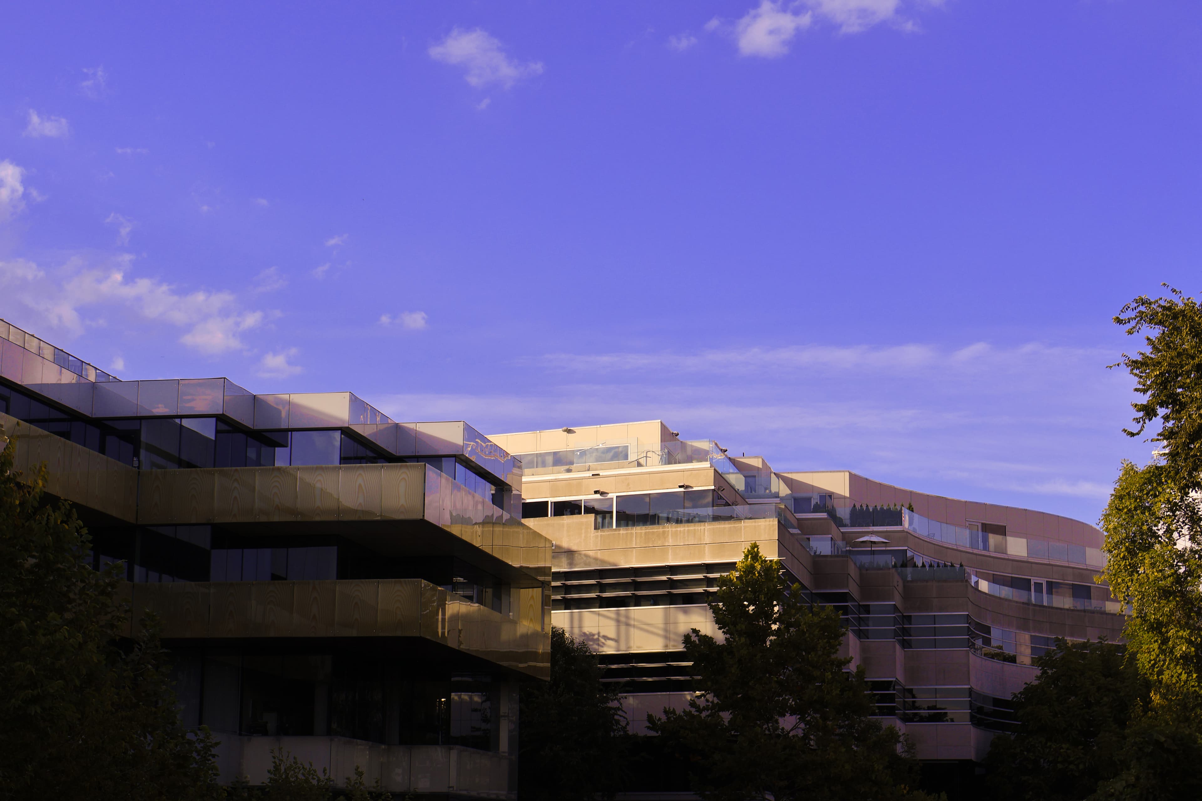 Building exterior with geometric texture and tone